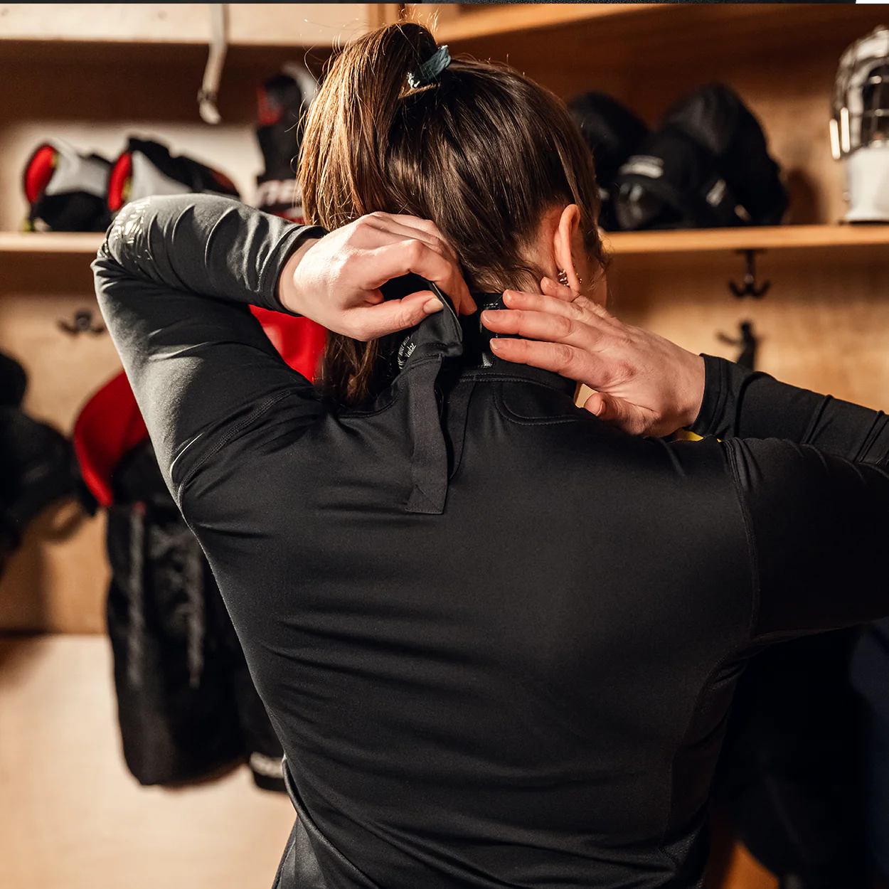 BAUER WMNS LS CUT-RESISTANT NECK PROTECT BASE LAYER - Image 6