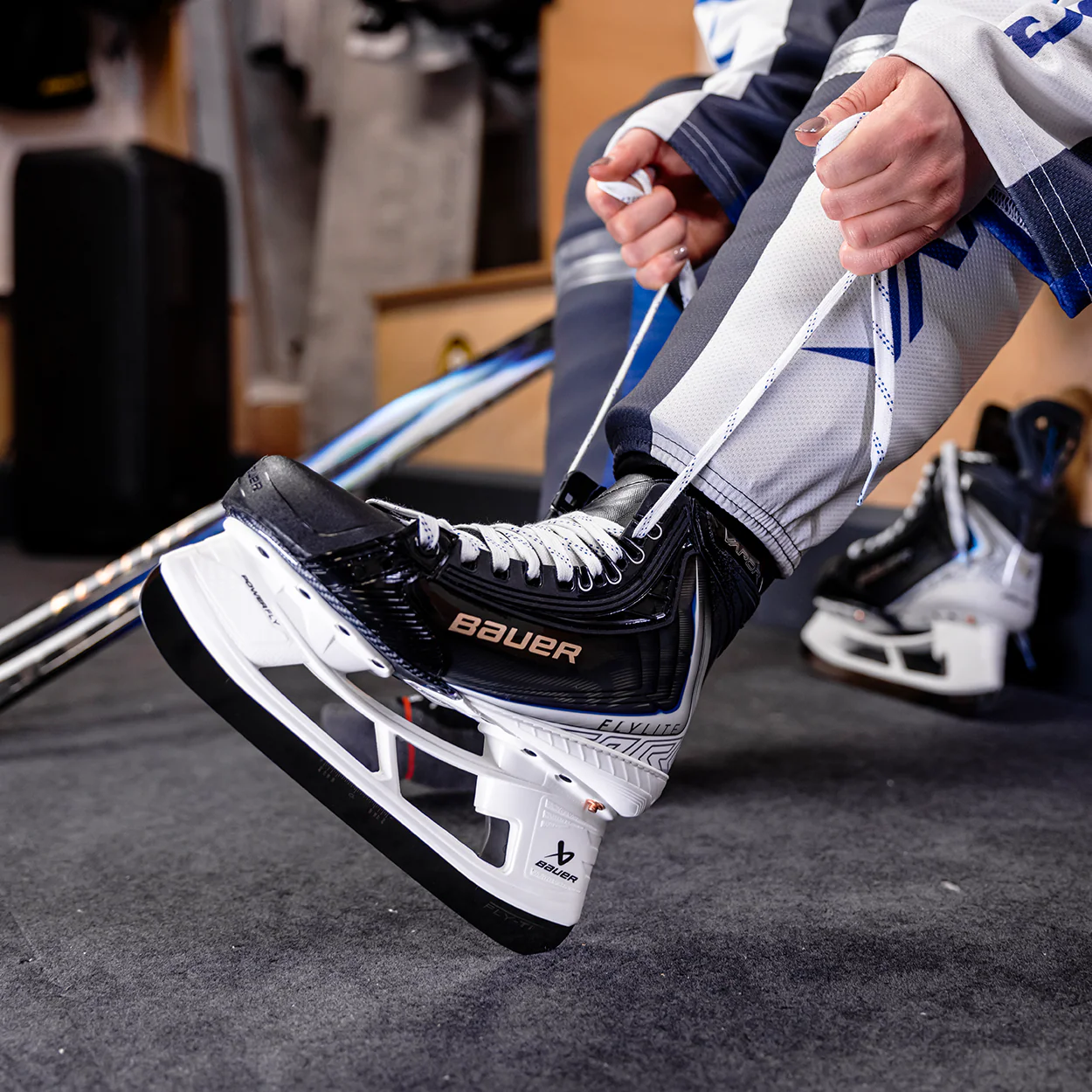 BAUER VAPOR FLYLITE SKATE INTERMEDIATE - Image 9